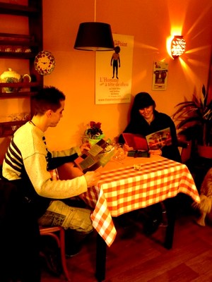 Couple dans un restaurant de Mende